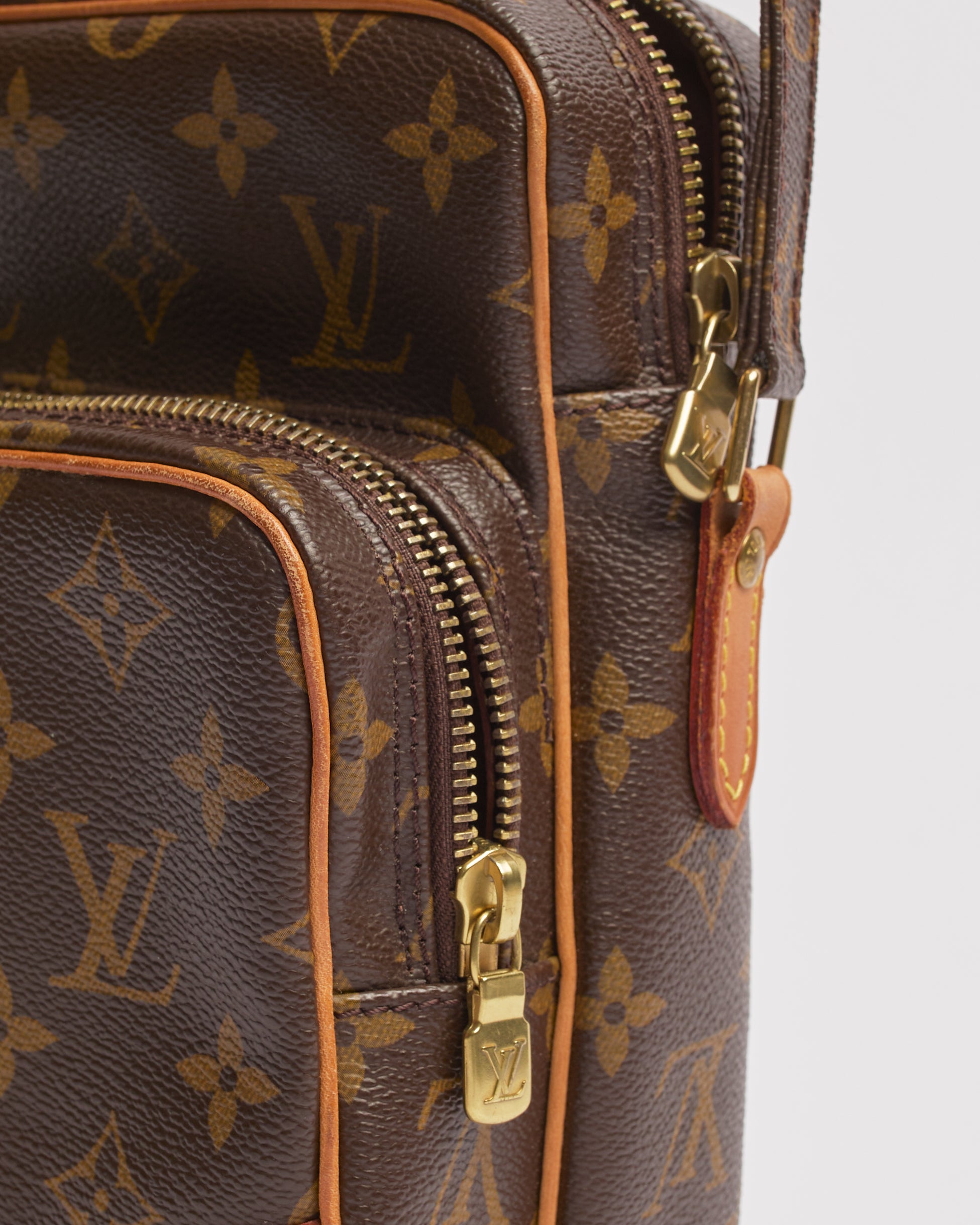 LOUIS VUITTON 2009 AMAZON CROSS BODY BAG